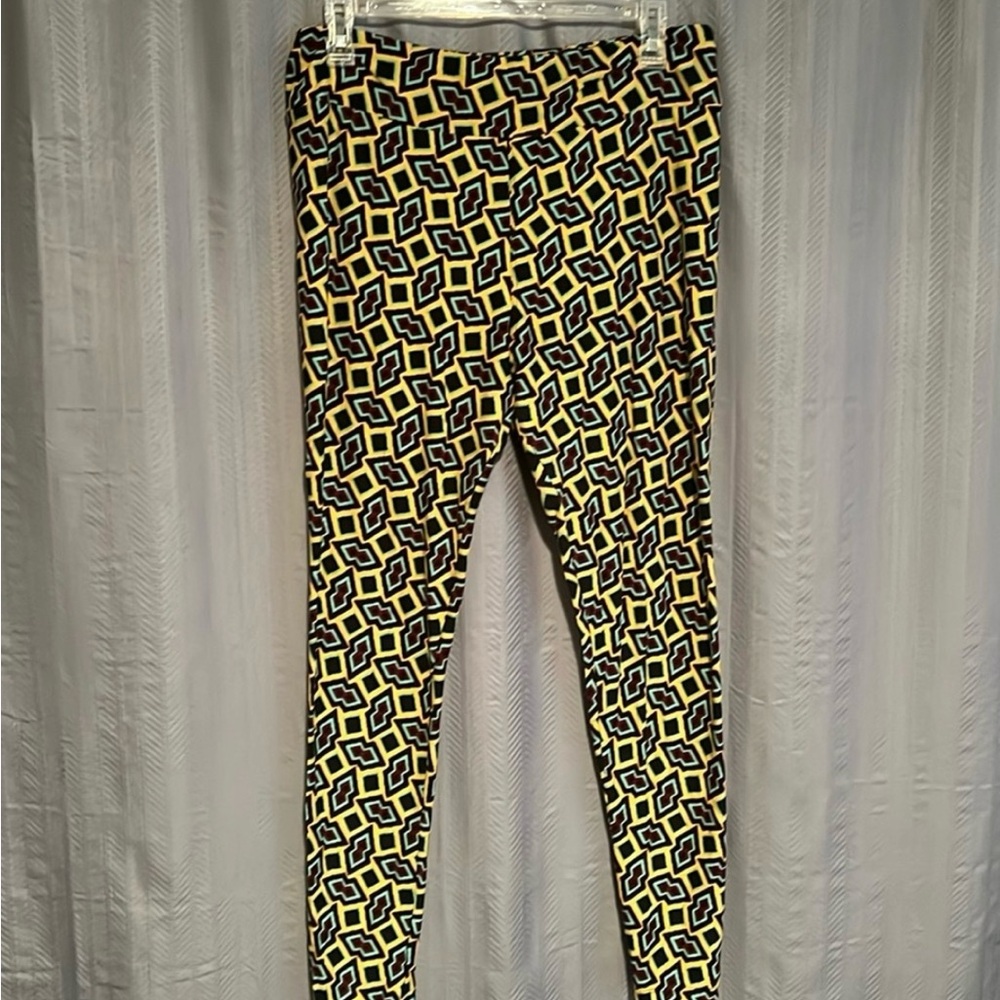 LuLaRoe Geometric Patterned Tall & Curvy Leggings